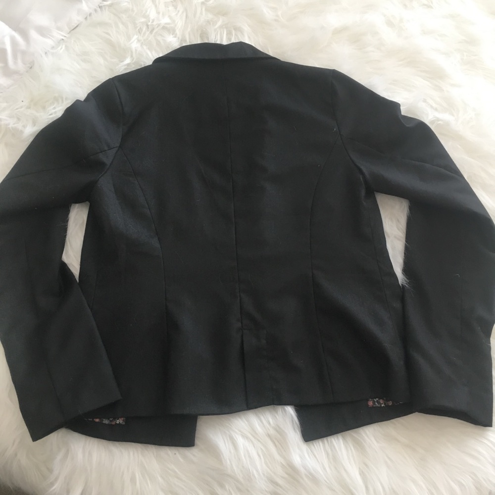 BLACK BLAZER